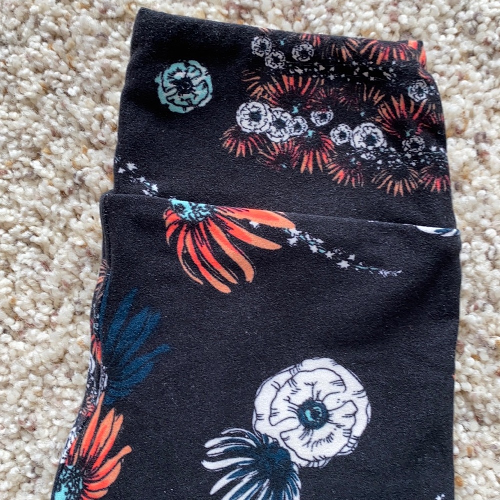 • Lularoe S/M Leggings •
